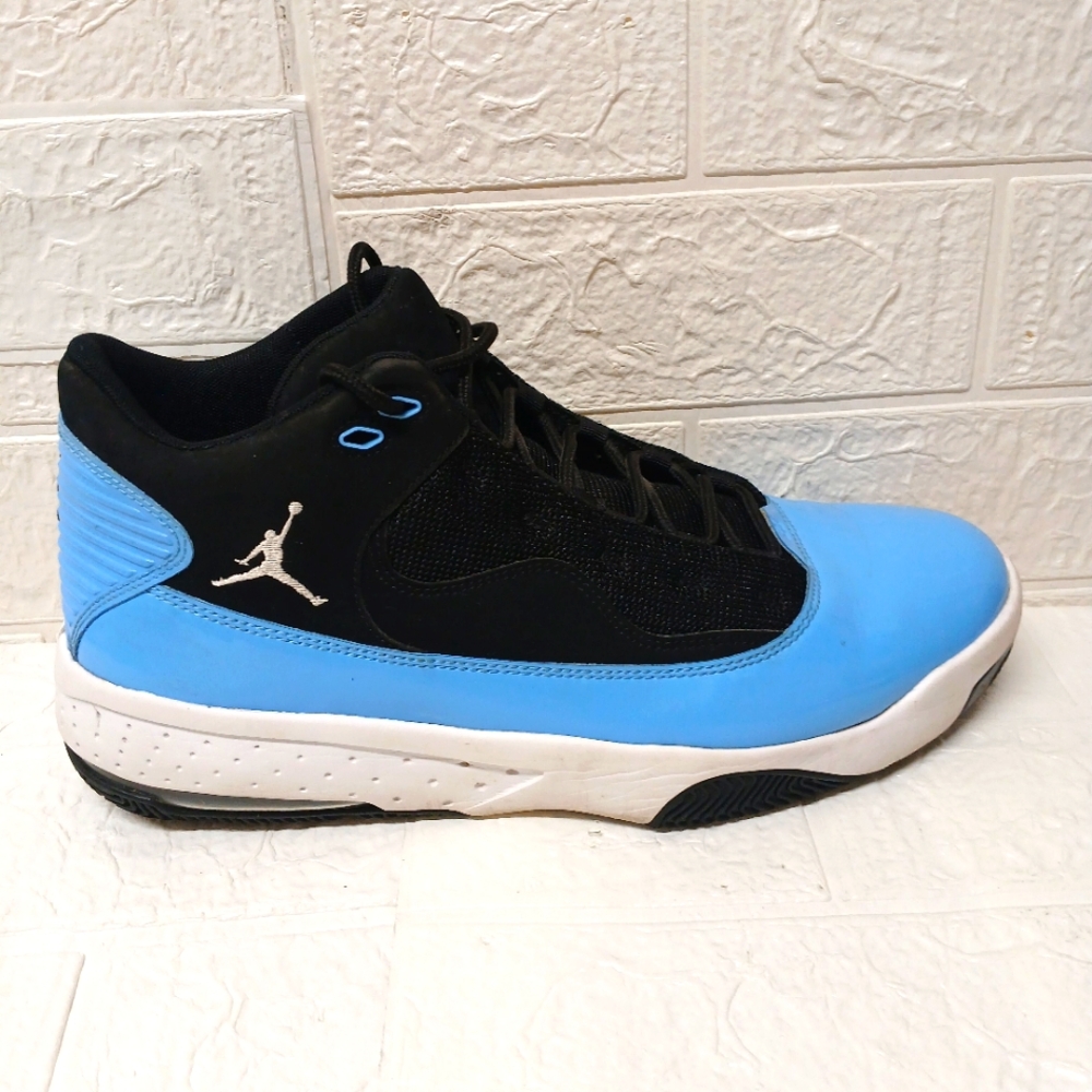 Nike Athletic Shoes Black and Blue